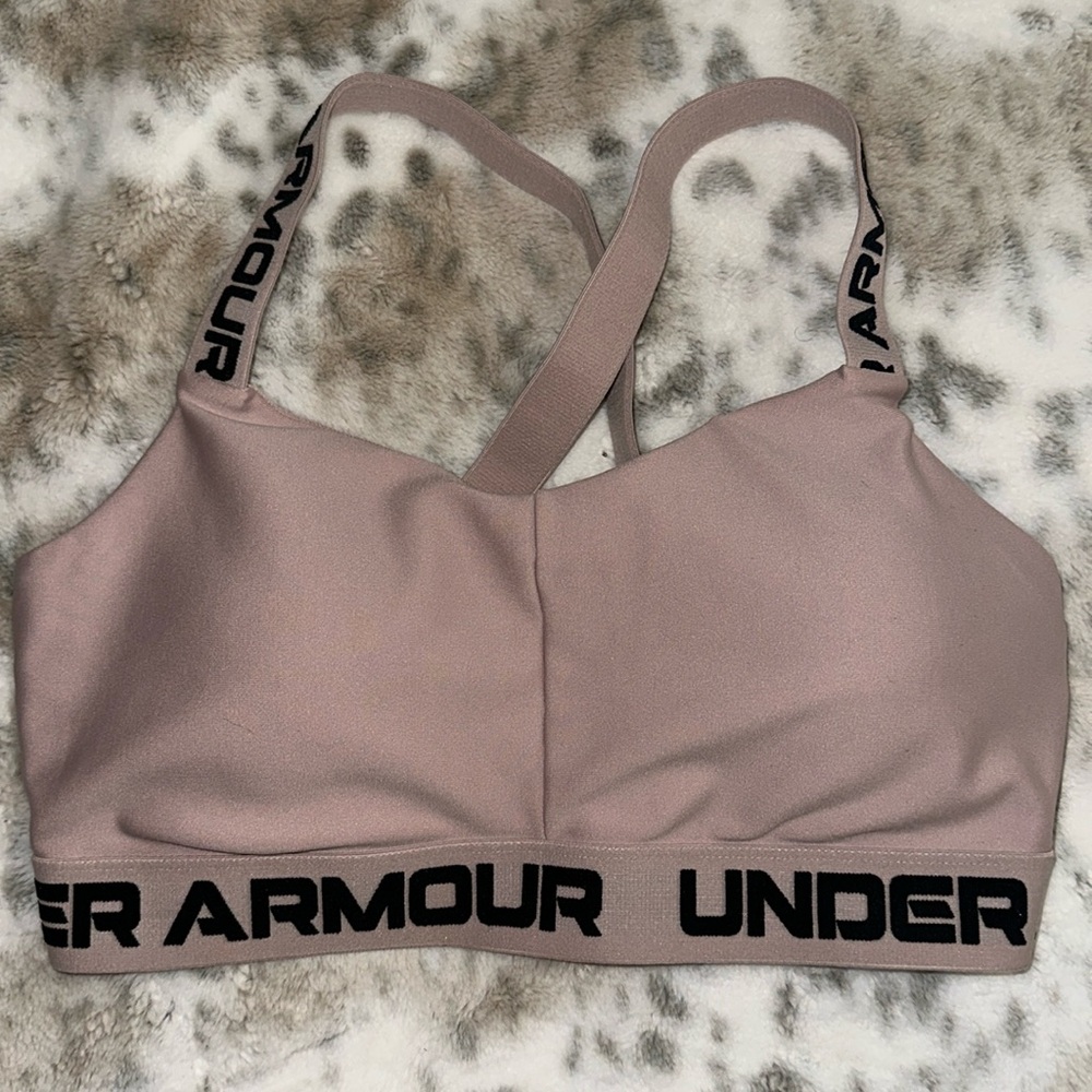 Under Armour size large pink sport bra in great condition